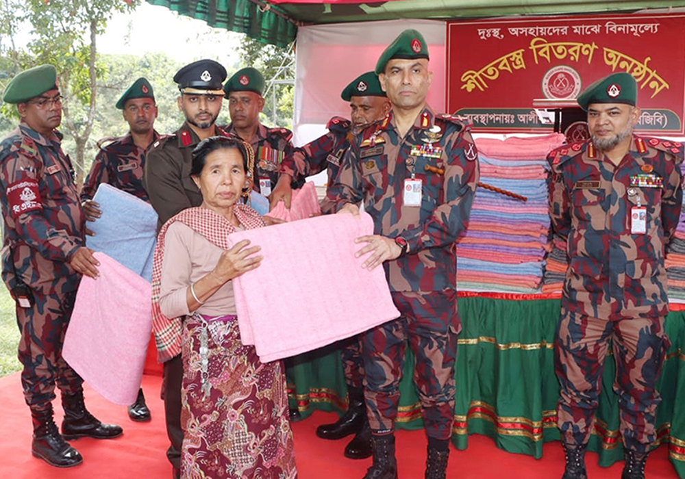আলীকদম ৫৭ বিজিবি’র ৯ম প্রতিষ্ঠা বার্ষিকীতে প্রীতিভোজ ও শীতবস্ত্র বিতরণ