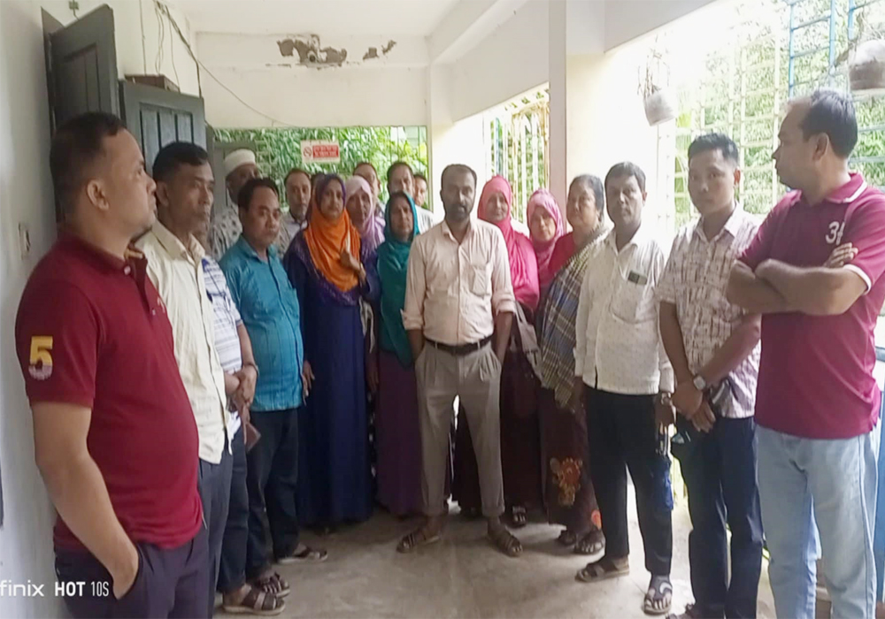 আলীকদমে পিআইও’র বিরুদ্ধে চেয়ারম্যান-মেম্বারদের অবস্থান কর্মসূচি: বিল আটকে রাখায় ক্ষোভ