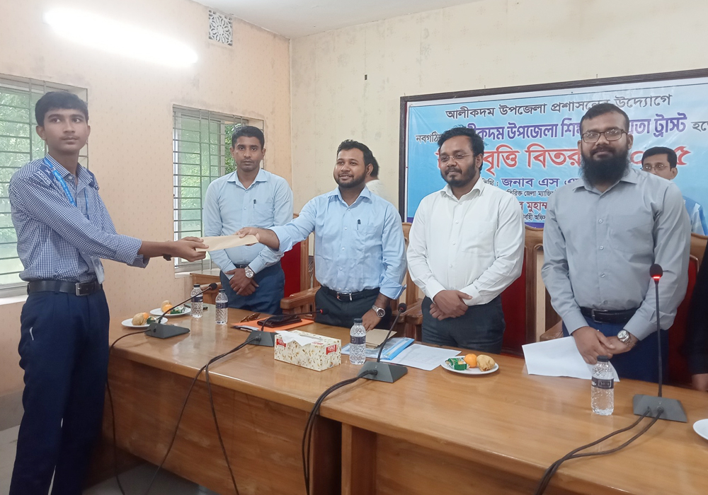 আলীকদমে ‘শিক্ষা সহায়তা ট্রাস্ট’: পাহাড়ি জনপদের শিক্ষায় নতুন আশার আলো