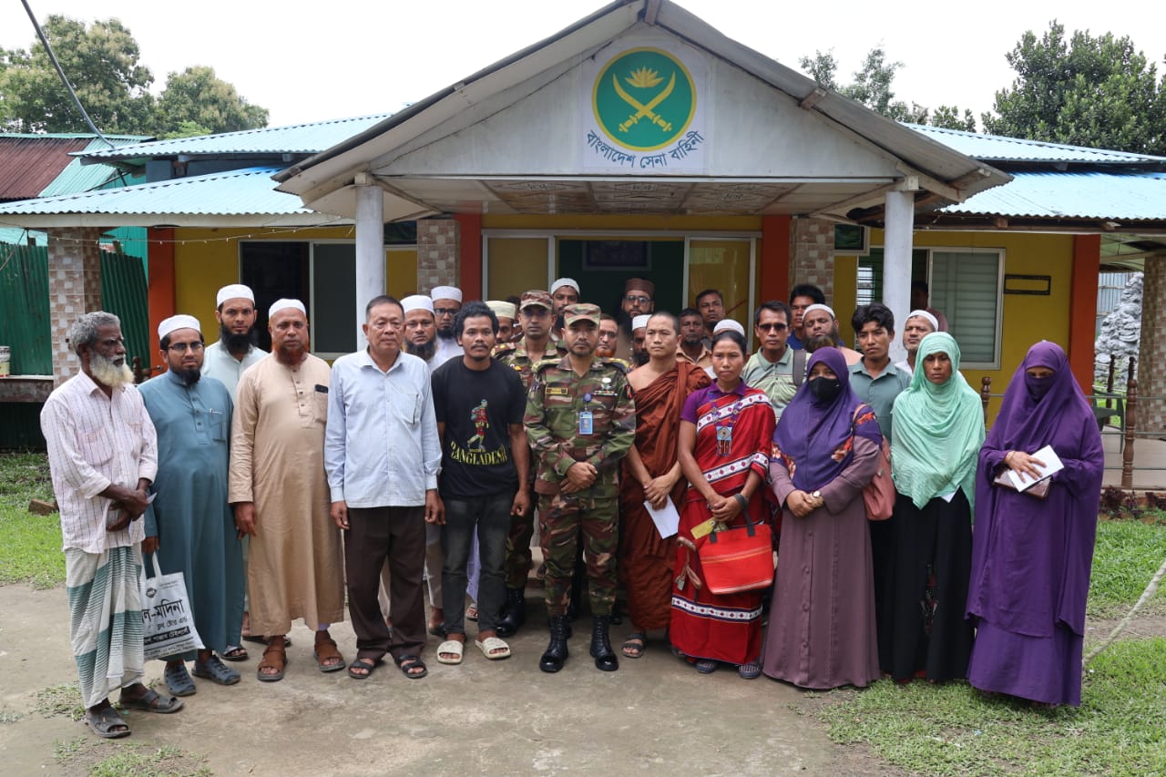আলীকদম সেনা জোন কর্তৃক শিক্ষা ও স্বাস্থ্যখাতে অনুদান বিতরণ