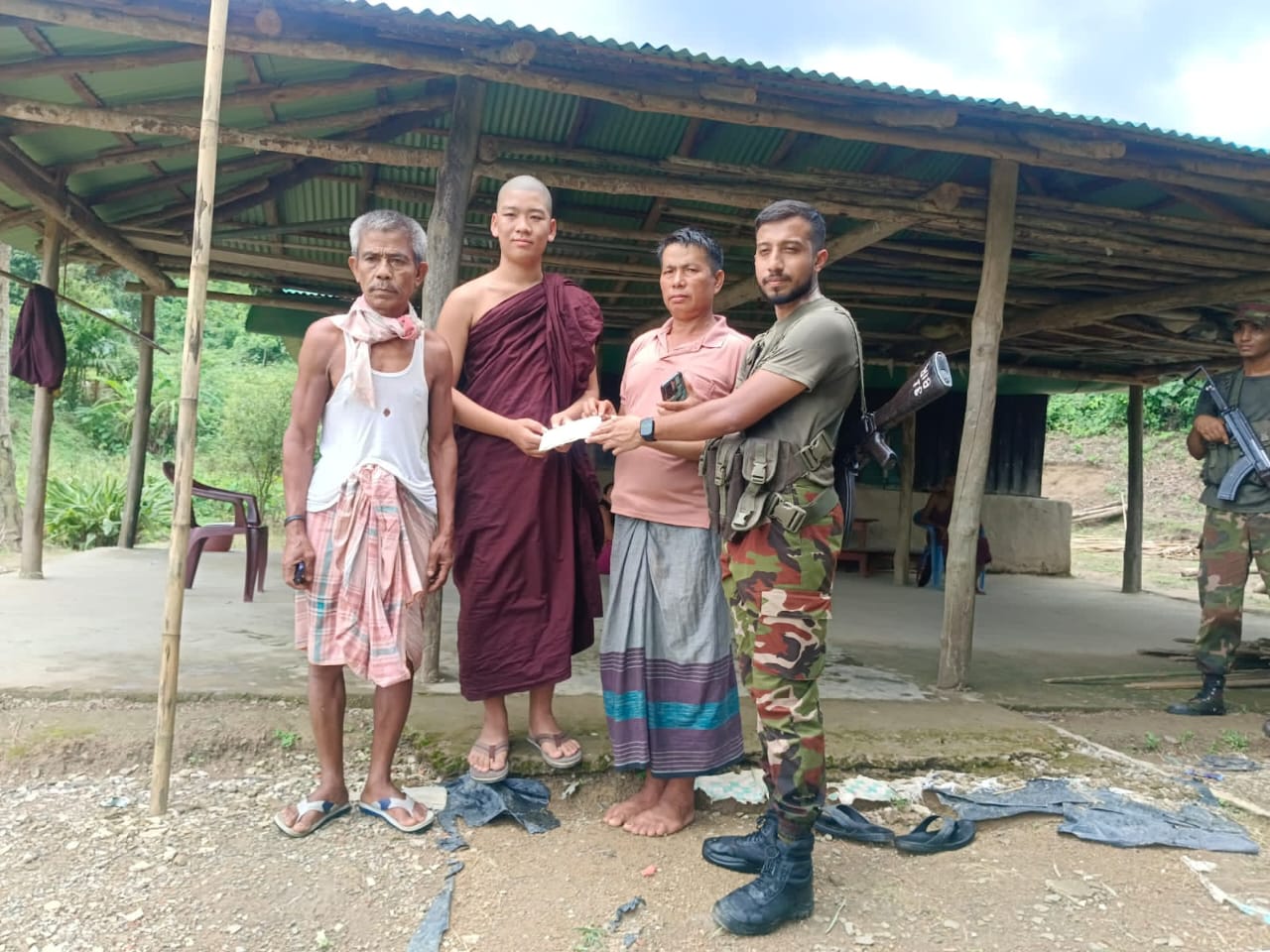 ভিক্ষু আবাস নির্মাণে আলীকদম সেনা জোনের আর্থিক অনুদান