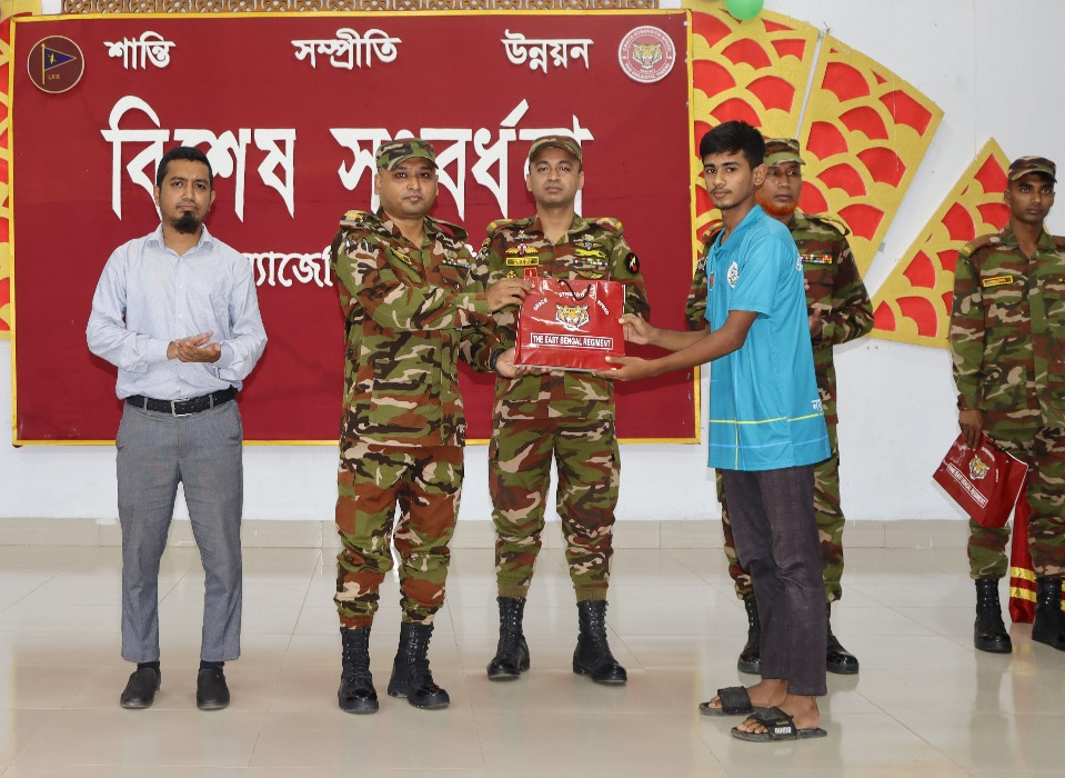 বান্দরবান সেনা রিজিয়ন কাপে বিজয়ী আলীকদম ফুটবল দলকে ১৬ ইস্ট বেংগলের সংবর্ধনা