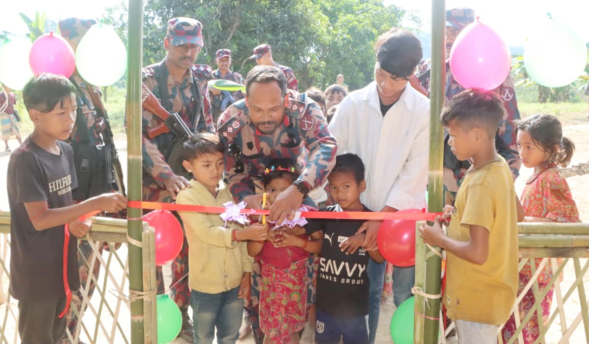 ৫৭ বিজিবি’র অর্থায়নে থানচির দুর্গম বুলুপাড়ায় প্রাথমিক বিদ্যালয় উদ্বোধন