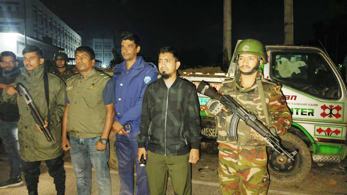 আলীকদমে যৌথ অভিযানে ৪ ডাম্পার ও স্ক্যাভেটর জব্দ, ৫ লাখ টাকা জরিমানা