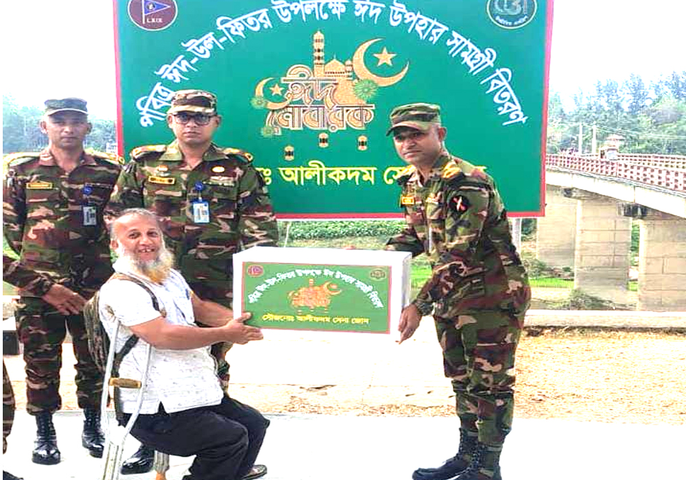 আলীকদমে সেনা জোনের উদ্যোগে ৫০ পরিবারের মাঝে ঈদ সামগ্রী বিতরণ