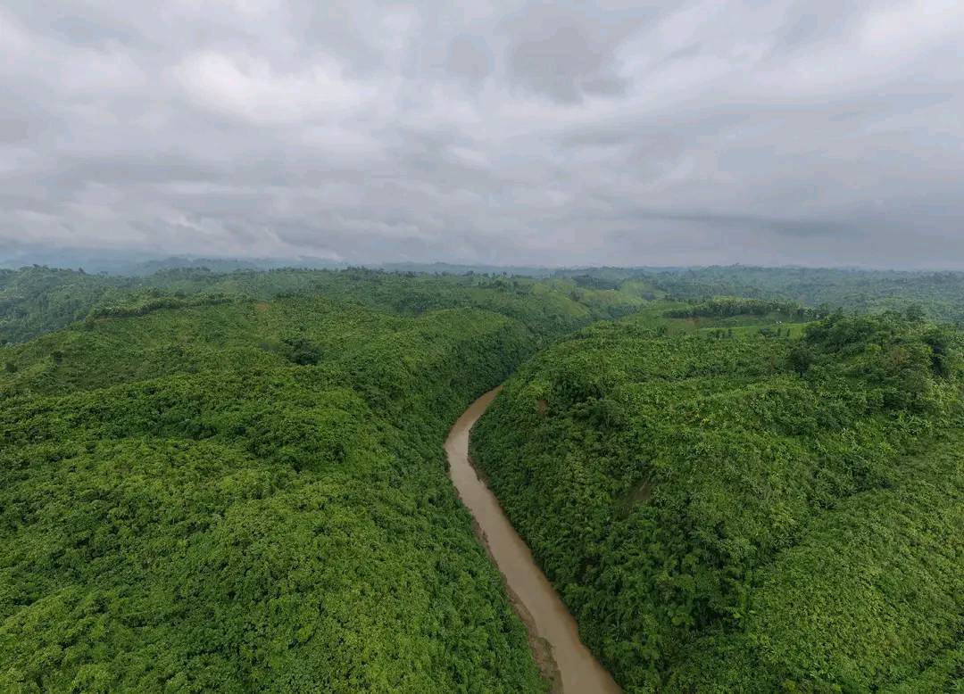 পাহাড়ের নীরব আতিথ্যে এক দুপুর